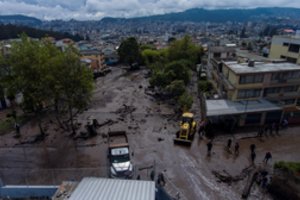 Potvynių Ekvadoro sostinėje aukų padaugėjo iki 28