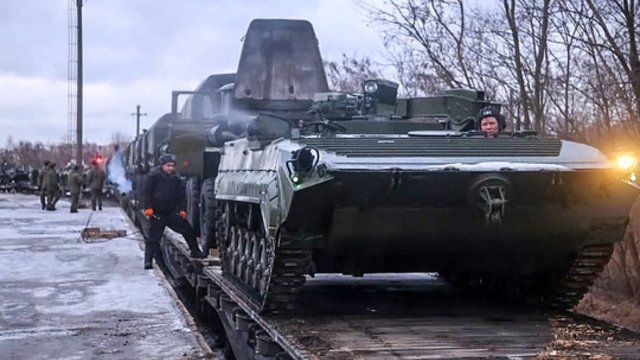 Karinės pratybos Baltarusijoje kelia NATO nerimą: invaziją į Ukrainą gali prasidėti netrukus