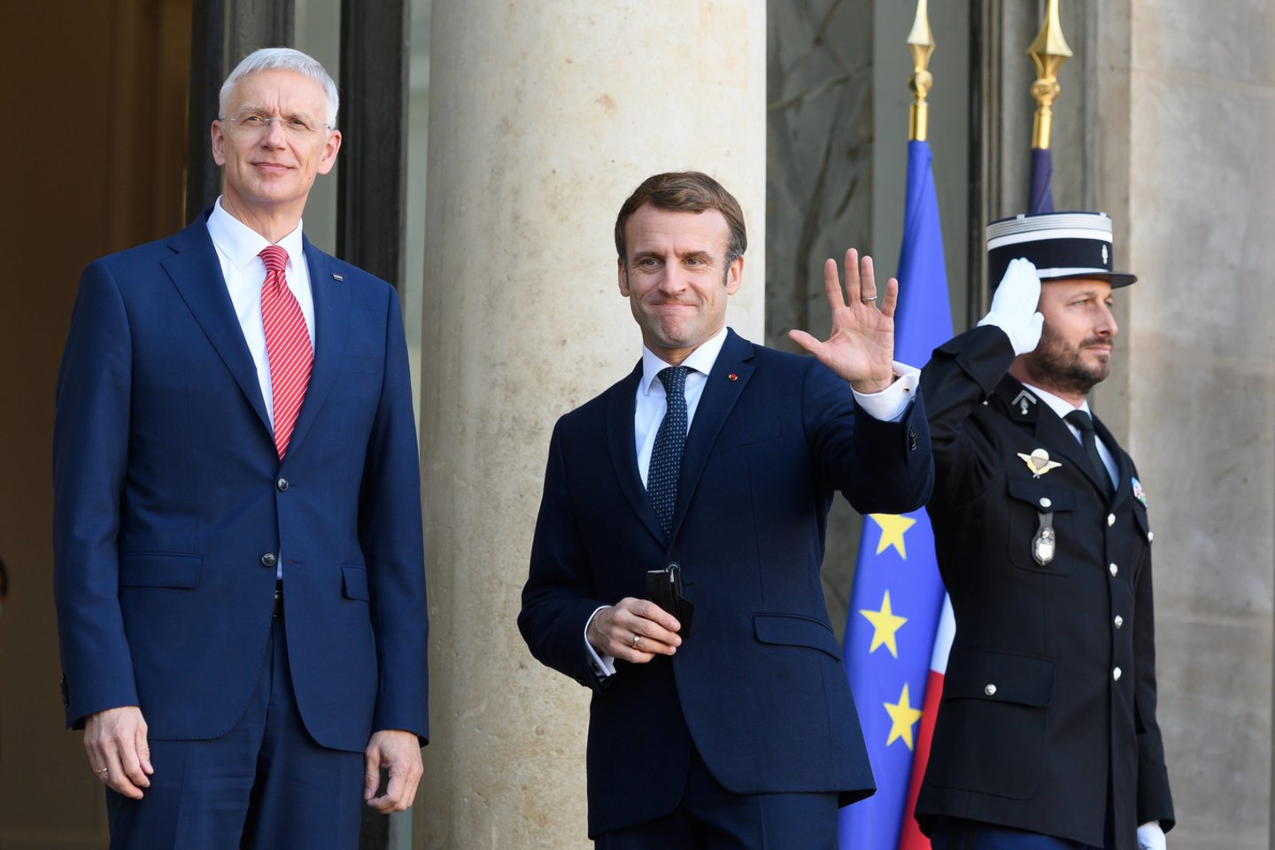 Latvijos ministras pirmininkas Krišjanis Karinis ir Prancūzijos prezidentas Emmanuelis Macronas.