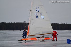 Išskirtinis žiemos buriavimo įvykis Lietuvoje: ant Rėkyvos ežero startavo didžiausių Europos ledrogių čempionatas