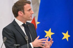 E. Macronas sako įtikinęs V. Putiną „neeskaluoti“ krizės dėl Ukrainos