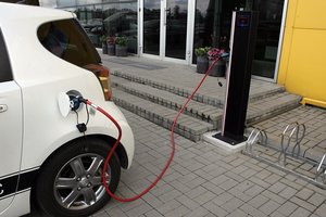 Tikintis elektromobilių proveržio – jiems skirta draudimo paslauga