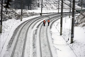 Geležinkelininkų profsąjungos įspėja: numatyti 300 darbuotojų atleidimai – skuboti