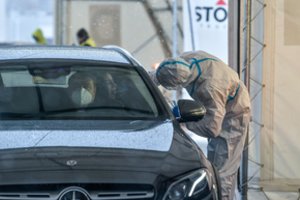 Vyriausybė: pakartotinius užsikrėtimus pradėjusi skelbti Lietuva – tarp pirmųjų pasaulyje