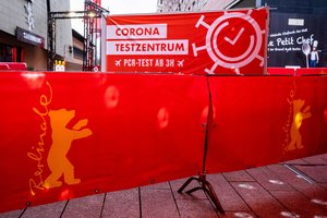 Per COVID-19 bangos piką Berlyno kino festivalis atsiveria publikai su filmu, kurio veiksmas vyksta karantino metu