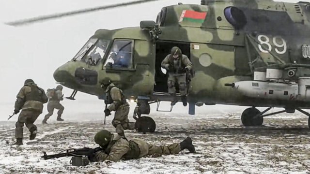 Rusija ir Baltarusija pradėjo bendrų karinių pratybų aktyviąją dalį: Vakarų šalyse tvyro nerimas