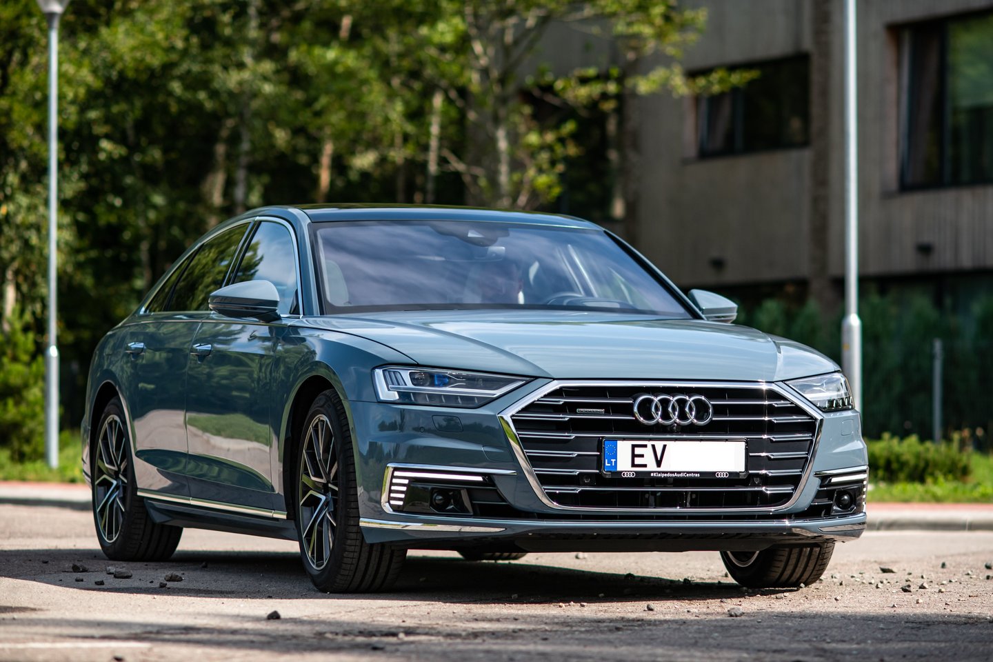 125 tūkst. eurų – tokią sumą teks pakloti už „Audi A8“ trijų litrų sedaną.<br>„Audi“ nuotr.