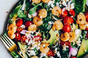 Salotos su krevetėmis ir avokadais: kai norisi ko nors lengvo ir gardaus