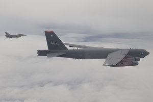 JAV strateginiai bombonešiai B-52 atvyko pratybų į Britaniją