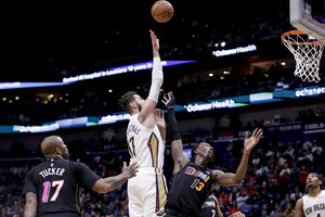 Tvirtą varžovą gavęs J. Valančiūnas aikštę su „Pelicans“ vyrukais paliko nuliūdęs