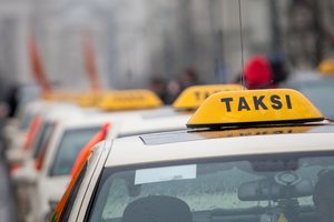 Per konfliktą su taksi vairuotoju vilnietis buvo nupurkštas dujomis ir apiplėštas