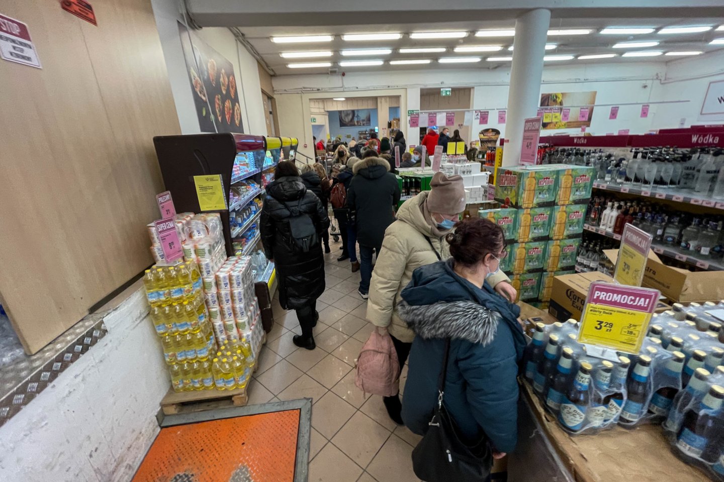 Savaitgaliai pirkėjai iš Lietuvos šturmuoja Lenkijos prekybos centrus.