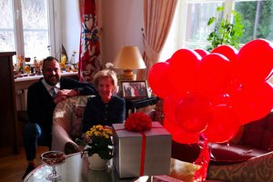 Jogaila Morkūnas nustebino jubiliejų šventusią Almą Adamkienę: „Turėjau ypatingą misiją“