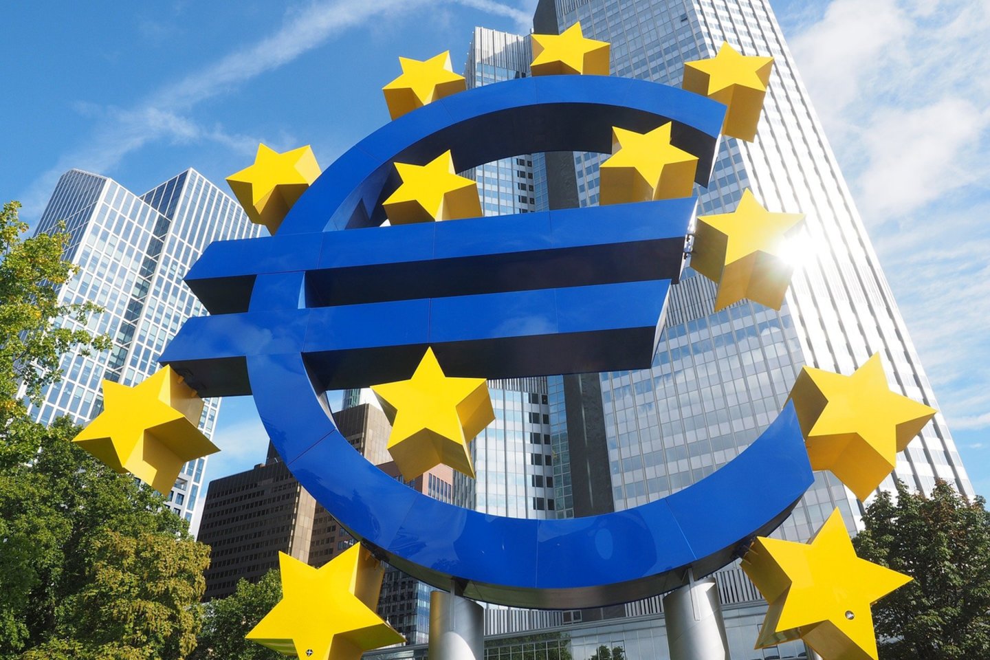 Ekspertai svarsto, kad ECB palūkanų normas gali pakelti anksčiau nei planuota.<br>Pixabay.com nuotr.