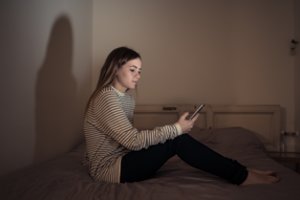 Auga vaikų seksualinio turinio kiekiai internete: ką daryti tėvams?