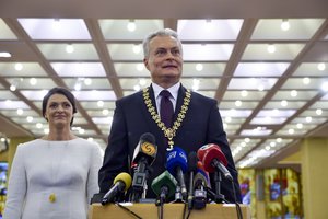 Darbo Prezidentūroje užkulisius pravėrusi buvusi patarėja: D. Nausėdienės vaidmuo ten yra svarbus