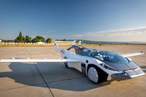 Po miestą keliausime dangumi? Skraidantys ateities superautomobiliai jau nebe fantazija