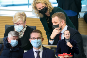 Vyriausybei – kraujo perpylimo grėsmė: garsiausiai skamba kelios pavardės