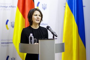 Vokietija pataria savo piliečiams išvykti iš Ukrainos