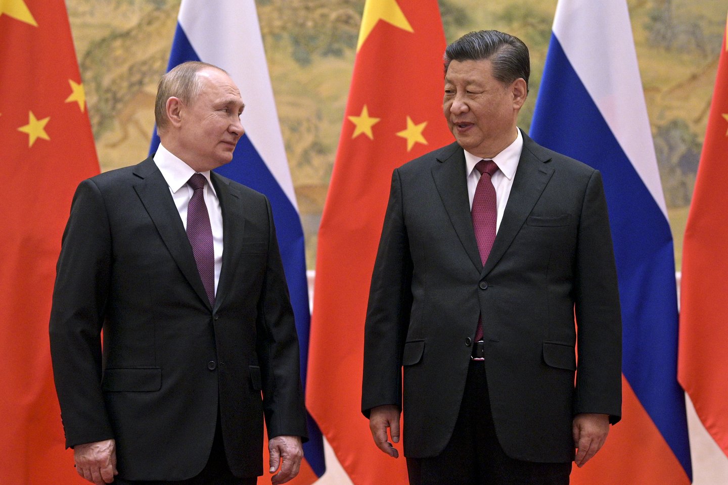 V. Putinas ir Xi Jinpingas.<br>AP/Scanpix nuotr.