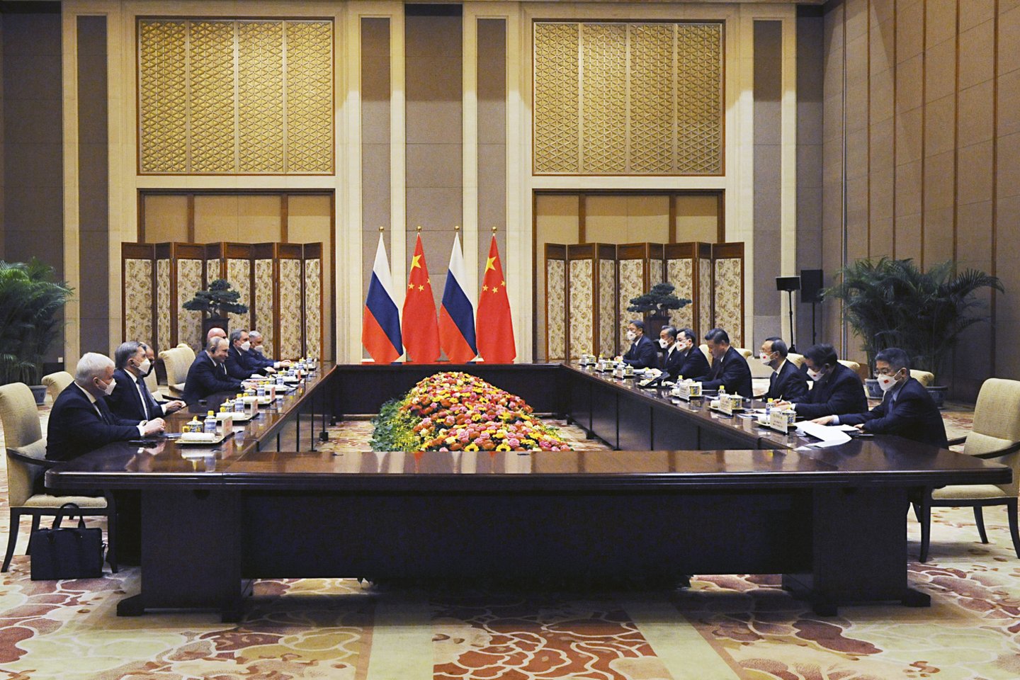 V. Putino ir Xi Jinpingo susitikimas Pekine.<br>AP/Scanpix nuotr.