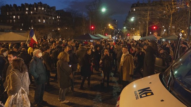 Protestai dėl COVID-19 ribojimų keliasi į Europą: Paryžiuje telkiamos gausios pareigūnų pajėgos
