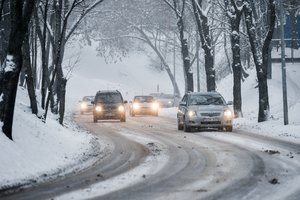 Naktį eismo sąlygas sunkins plikledis