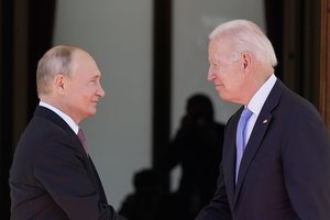 J. Bidenas: Rusija sulauks „greitų ir rimtų pasekmių“, jei įsiverš į Ukrainą