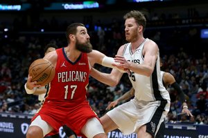 J. Valančiūno ir rezultatyvaus „Pelicans“ naujoko pastangų nepakako: pralaimėjo svarbų mačą „Spurs“ ekipai