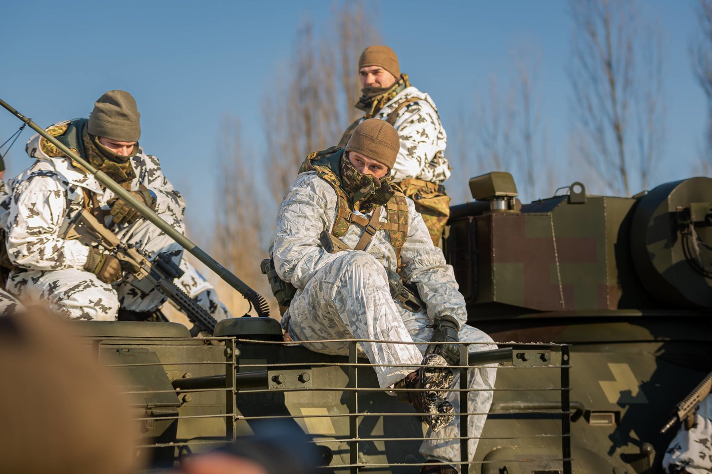 Rusija kone apsupo Ukrainą daugiau kaip 100 tūkst. savo karių.