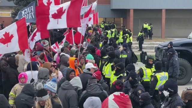Protestai Kanadoje nerimsta: bandant atlaisvinti Ambasadoriaus tiltą teko pasitelkti karinę techniką