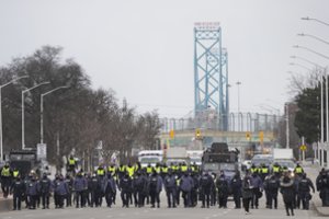 Protestuotojai atlaisvino tiltą Kanados ir JAV pasienyje