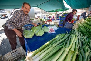 Turkijoje kainoms kylant stulbinančiu tempu, prezidentas stipriai apkarpė PVM maistui
