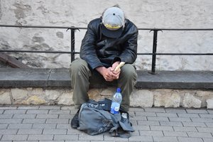 Viename Lietuvos mieste daugėja skurstančių: kylant kainoms nebežino, kiek pinigų atsidėti pienui ir duonai