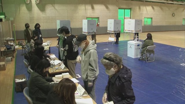 Pietų Korėjos parlamentas paskelbė: prezidento rinkimuose balsuoti galės ir sergantys COVID-19
