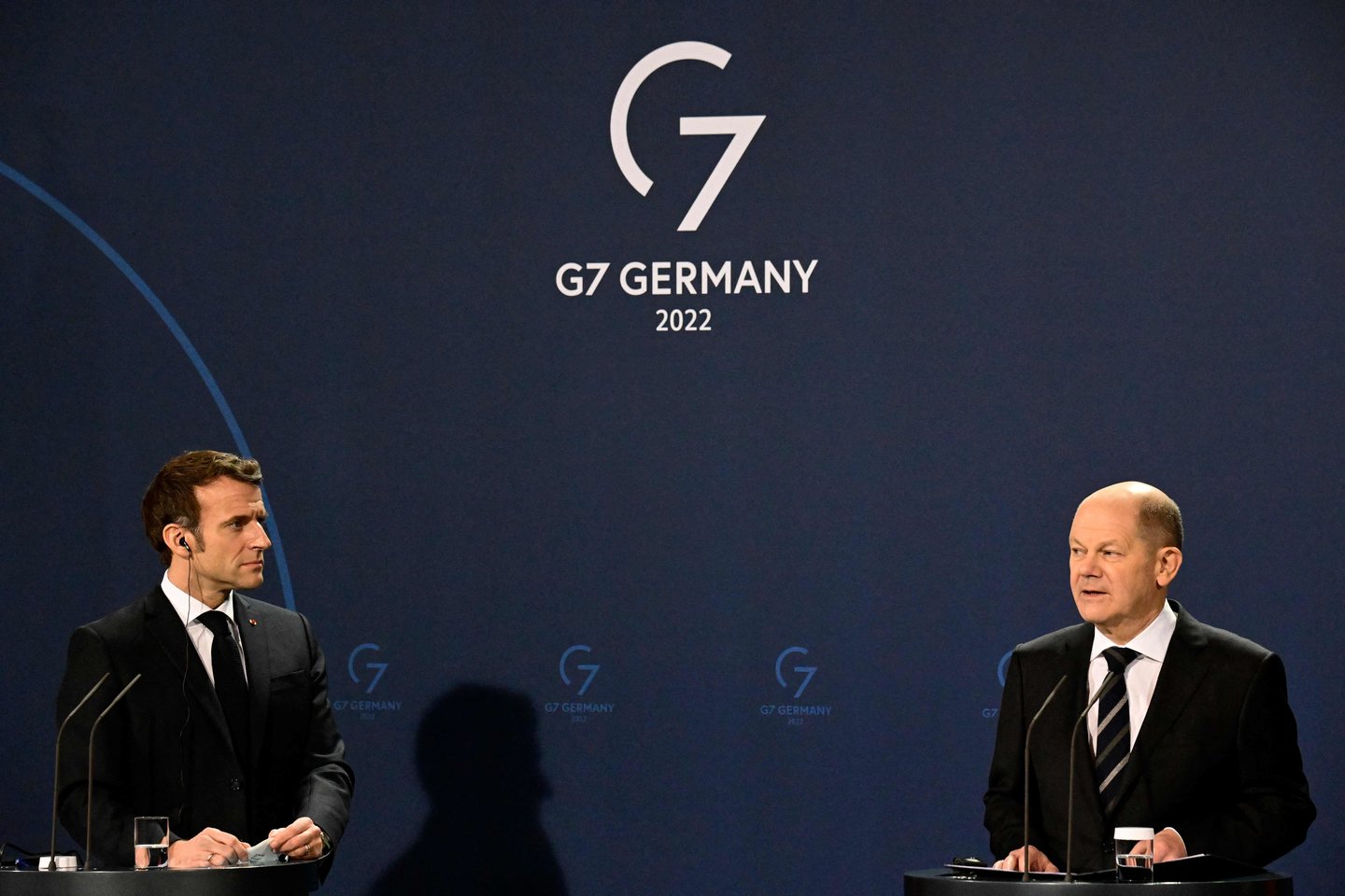 E. Macronas ir O. Scholzas G-7 susitikime Vokietijoje.