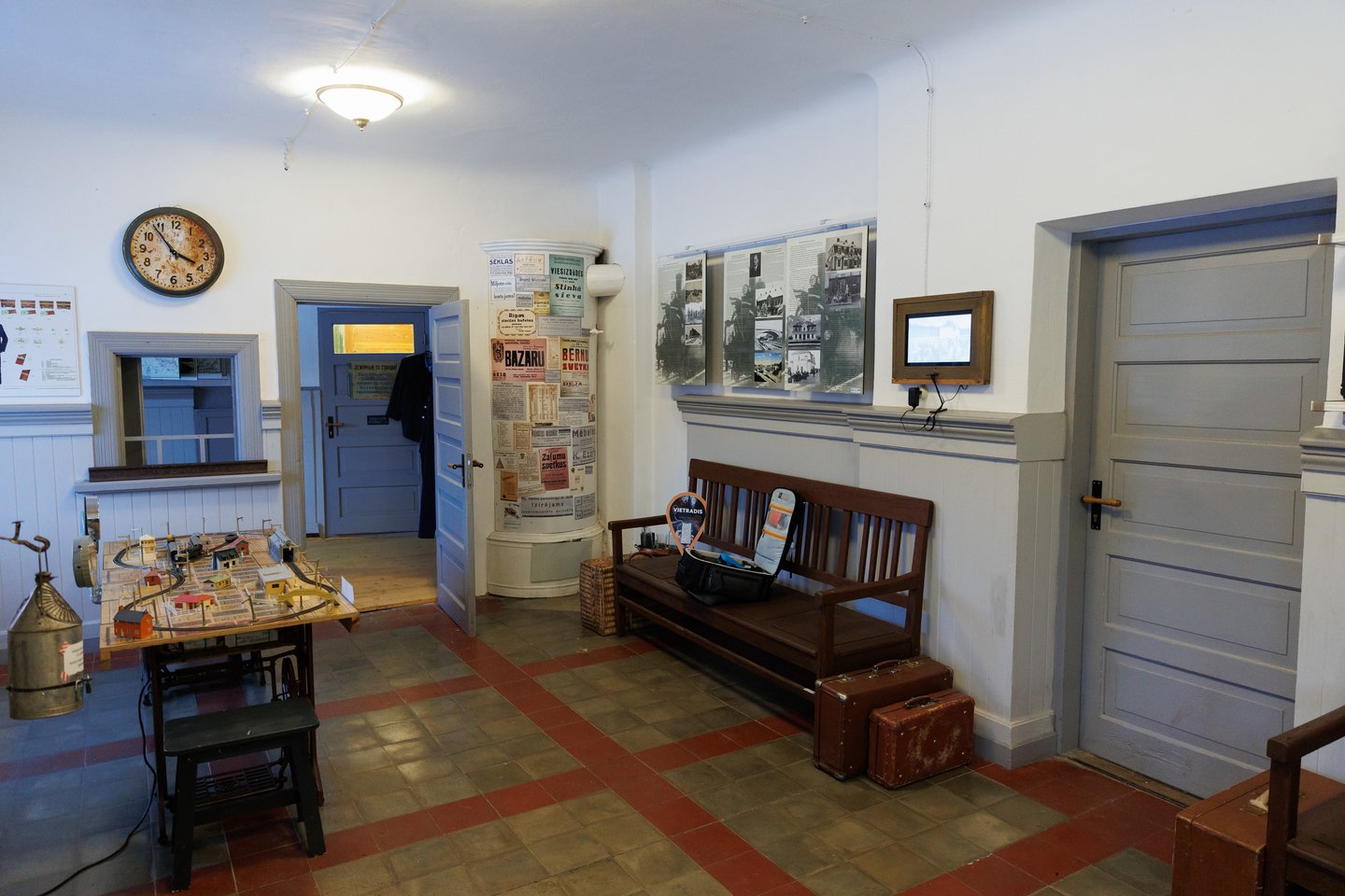 Atgaivintoje stotyje telpa ir muziejus, ir svečiams parengti kambariai.<br>T.Bauro nuotr.