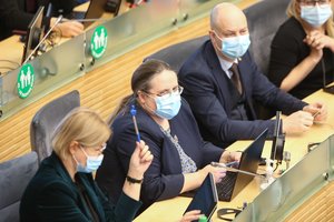 Opozicija atsitraukia nuo minties surengti neeilinę sesiją: prakalbo apie „smūgiavimą“ kovo 10-ąją 