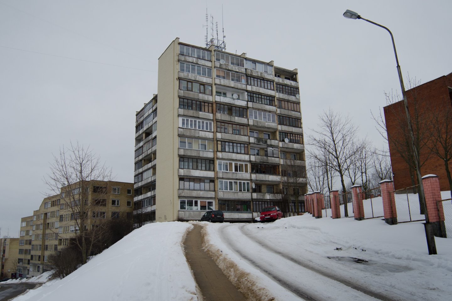 Socialiniai būstai Lietuvoje įvairios būklės, kol kas stengiamasi suteikti stogą virš galvos.<br>D. Umbraso nuotr.