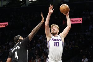Domantas Sabonis pirmąkart su „Kings“ marškinėliais gavo antausį: Sakramentą sutriuškino „Nets“