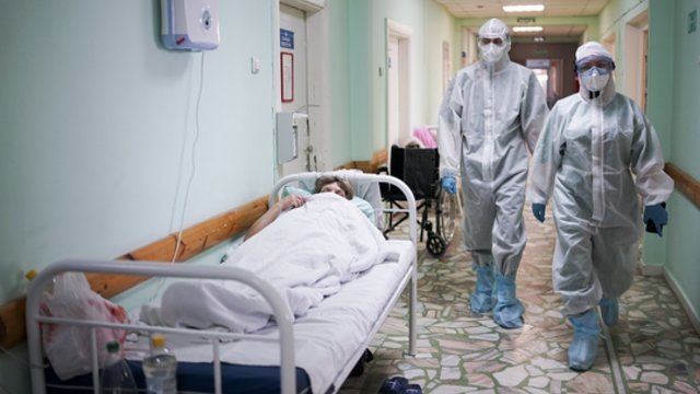 Pribloškiantys skaičiai: Rusijoje – 166 631 naujas COVID-19 atvejis, 704 pacientai mirė