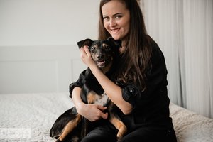 Baltu kryžiumi paženklinta šunytė Jurgitos gyvenime atsirado ne šiaip sau: „Gavau ženklą iš aukščiau“