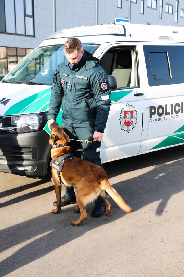  Kauno apskrityje nusikaltėlius gaudys ir narkotinių medžiagų ieškos dar vienas keturkojis pareigūnas.<br> Policijos nuotr.