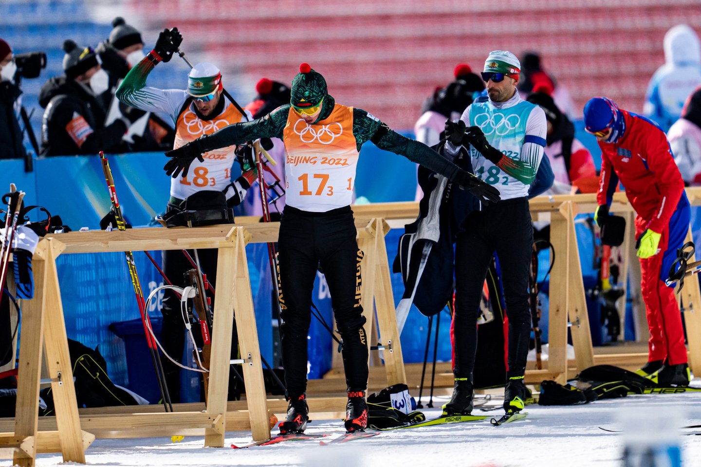  Lietuvos biatlonininkai pirmąkart olimpiadoje dalyvavo komandinėje estafetėje.<br>V.Dranginio nuotr.