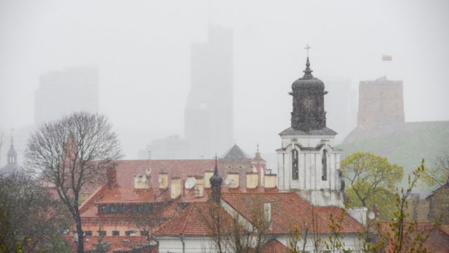 Sinoptikai šiltų orų nežada: sulauksime lietaus, kai kur iškris šlapdriba