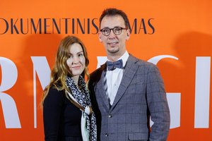 Neseniai išsiskyręs V. Kernagis jaunesnysis filmo premjeroje užminė mįslę apie naujus jausmus