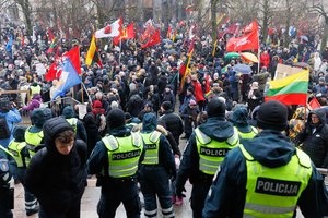 104-ąsias valstybės atkūrimo metines temdo nerimas dėl provokacijų: prisimena, kas įvyko Sausio 13-osios minėjime