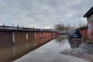 Į garažus klaipėdiečiai – plaukte: problemą bandė sutvarkyti patys, bet viskas nuėjo perniek