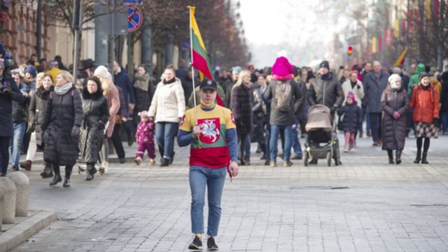 Vasario 16-ąją švenčiantys gyventojai Lietuvai linkėjo stiprybės: gera matyti tiek daug laimingų žmonių
