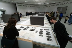 Nacionalinėje dailės galerijoje – Jonui Mekui skirtos knygos pristatymas ir svetingas savaitgalis už 1 eurą